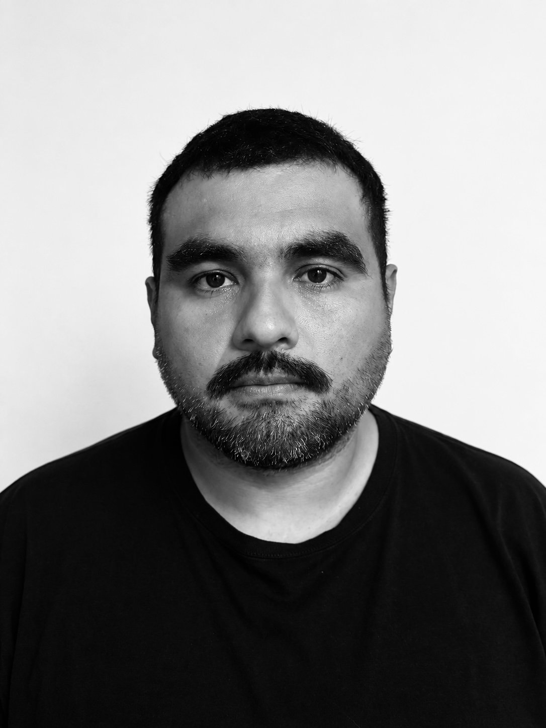 Retrato de Carlos García en blanco y negro